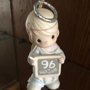 Precious Moments "Peace on Earth" '96